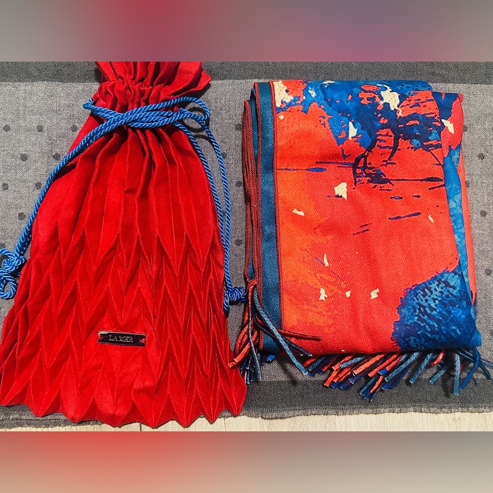 La Mer Limited Edition Blanket with Pouch